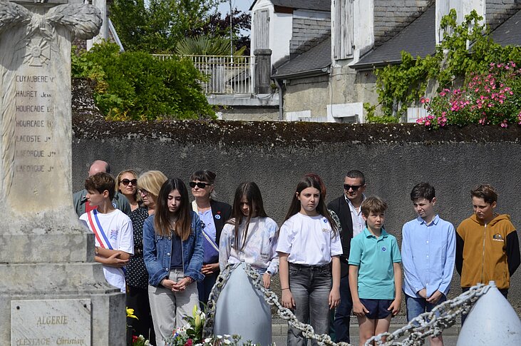 De gauche à droite, Sacha petit maire, Sixtine, Yuna, Maxine, Simon, Hugo et Naël.